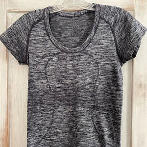 LuluLemon Swiftly Tech Short Sleeve Shirt. Lulu size 6